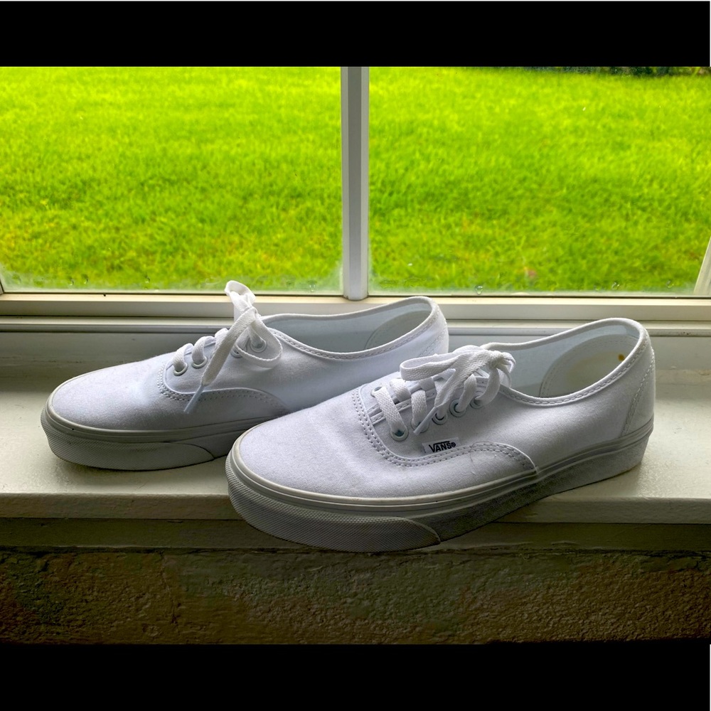 Vans white Sneakers Men’s 7 Women 8.5